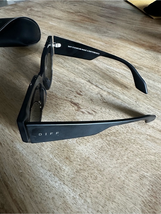 Diff Eyewear Black Sunglasses with Black Case
